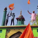 men-saffron-flags-prayagraj